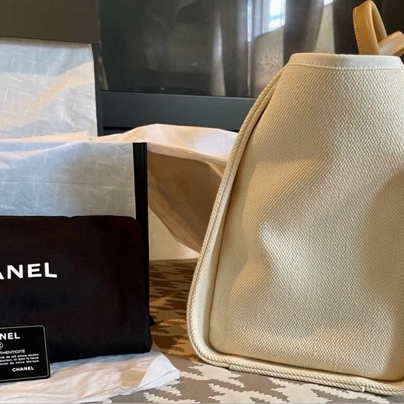 ❌❌❌SOLD❌❌❌Chanel Deauville Tote - Picture 7 of 14